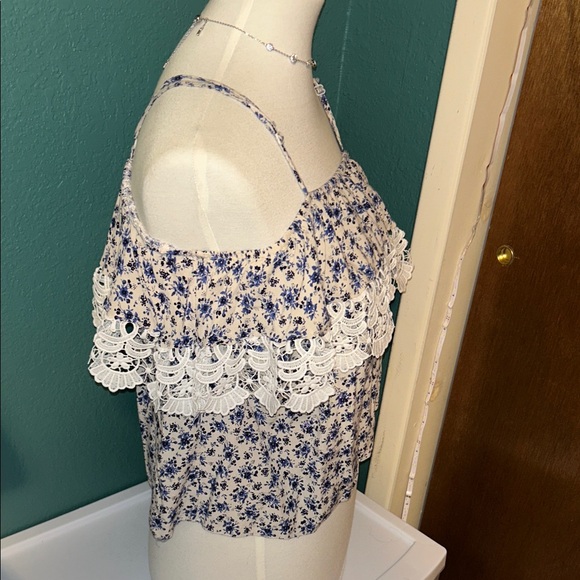 Floral Lace Trim Women's Top - Picture 2 of 3